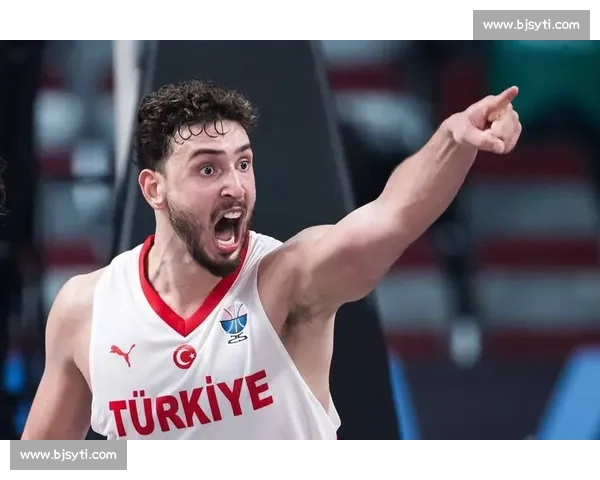 朱俊龙压哨三分点燃亚洲杯首战！中国男篮精妙配合掀翻沙特