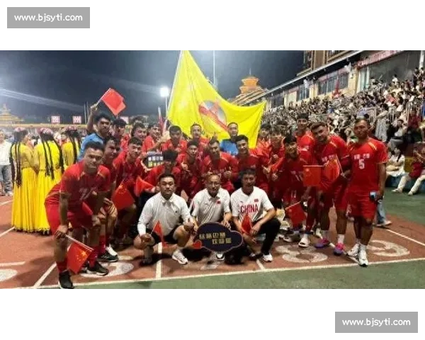 沪疆女足聚首喀什 石榴籽绽团结绿茵梦 沪疆女足聚首喀什 石榴籽绽团结绿茵梦